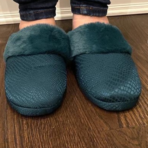 INC INTERNATIONAL CONCEPTS Gift Bag Slippers - Picture 2 of 10